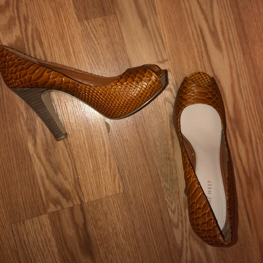 •Nine West Peep-toe heels•